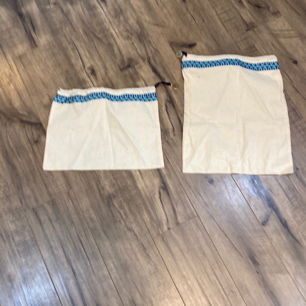 2 dust bags
